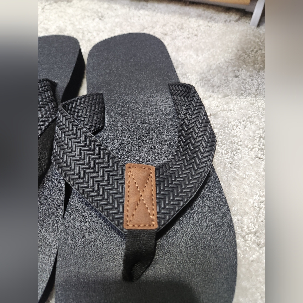 Flip Flops - Picture 2 of 7